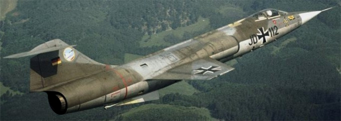 klaus-ullmann-art-F-104G_Starfighter_JG_74_in_flight_1965